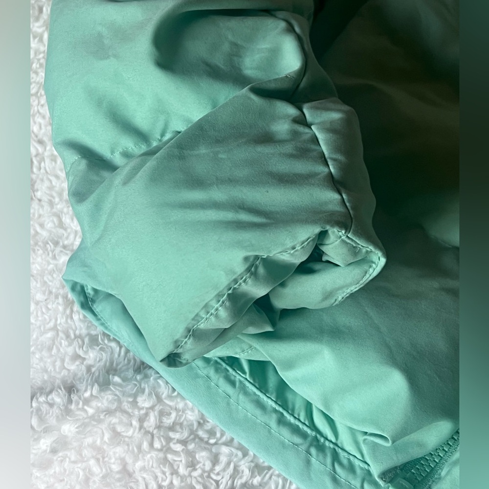 Gymshark Women's Mint Green Puffer Jacket - Picture 5 of 10